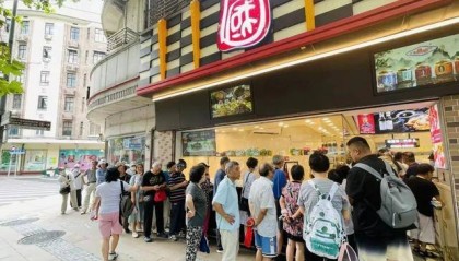 7天狂卖1吨！上海阿姨爷叔排长队也要买，“这酱特别香，吃了让人难忘！”