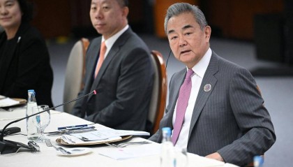 缺席菲律宾晚宴，当着菲外长的面，王毅发出警告，东盟说了句公道话！