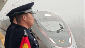 给力！超赞！濮阳东站派出所用平安与温情点亮归途