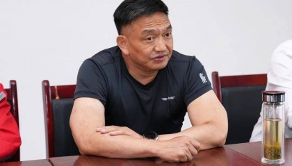 伍松，主动投案