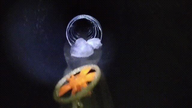 俄军敢死队爬了4天管道,一下子杀入库皮扬斯克市,打懵守城乌军