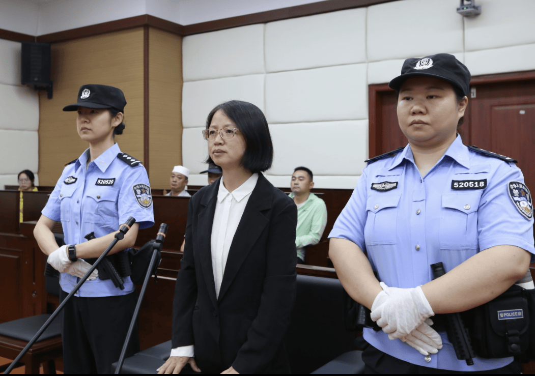 敛财5448万元,女厅官杨慧当庭认罪!“为了一栋别墅,把努力大半生的政治生命和人身自由全赔进去了”