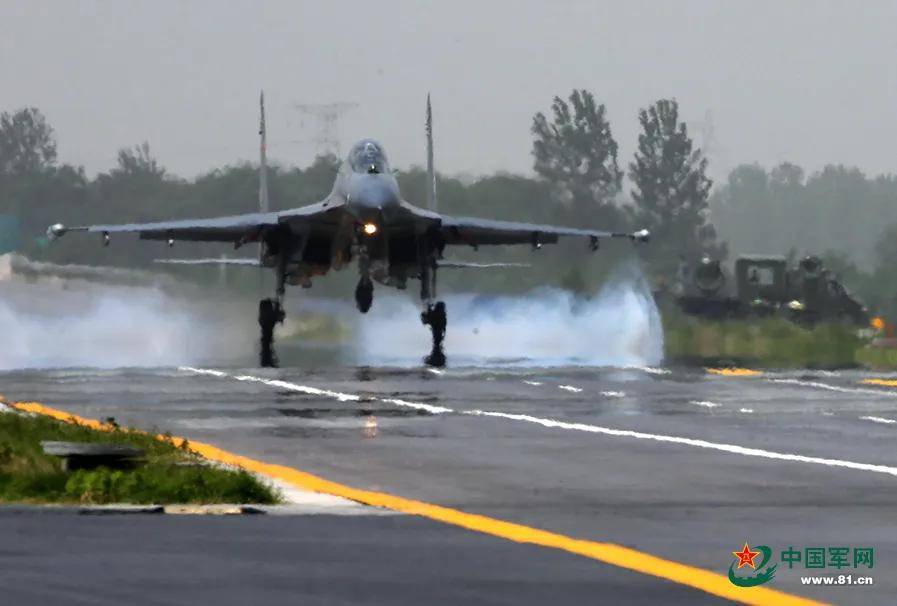 央视曝光!歼-35A改用内置登机梯,和F-35的一模一样?