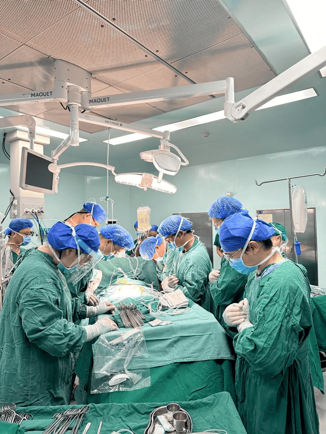 让生命延续!父母将23岁离世儿子的器官捐出“救了”七个人|封面头条