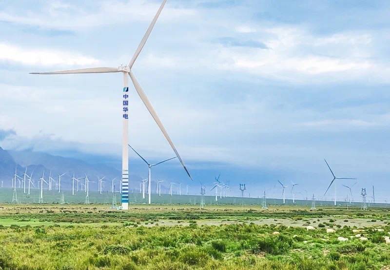 砥砺奋进七十载 天山南北谱华章 | 新疆“风光”点亮万家灯火