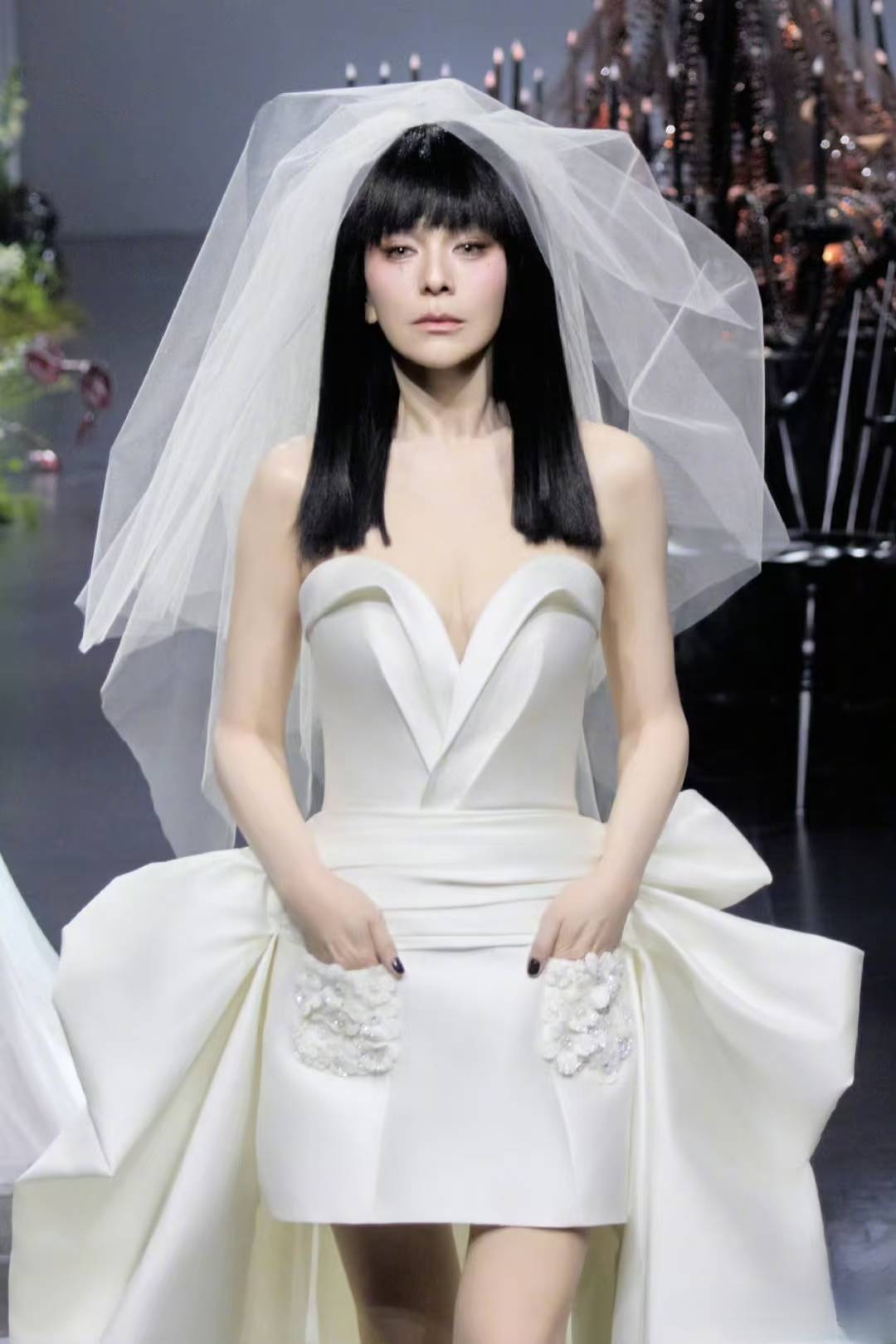 偏心的妈隐身的他,55岁王琳撕开原生家庭伤疤