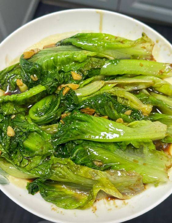 如何炒出一盘翠绿不出水的蒜蓉青菜