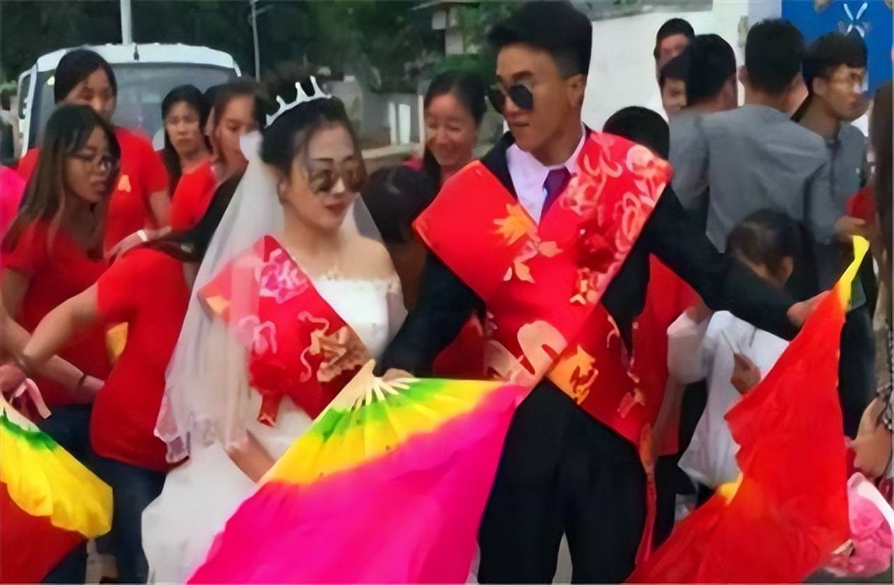 2018年,山西11个姐姐为弟弟结婚凑32万,现状如何?