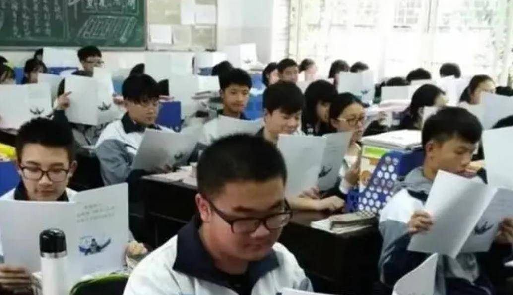 2018年最嚣张高考生:走出考场嘲讽考题简单到垃圾,最终成绩如何