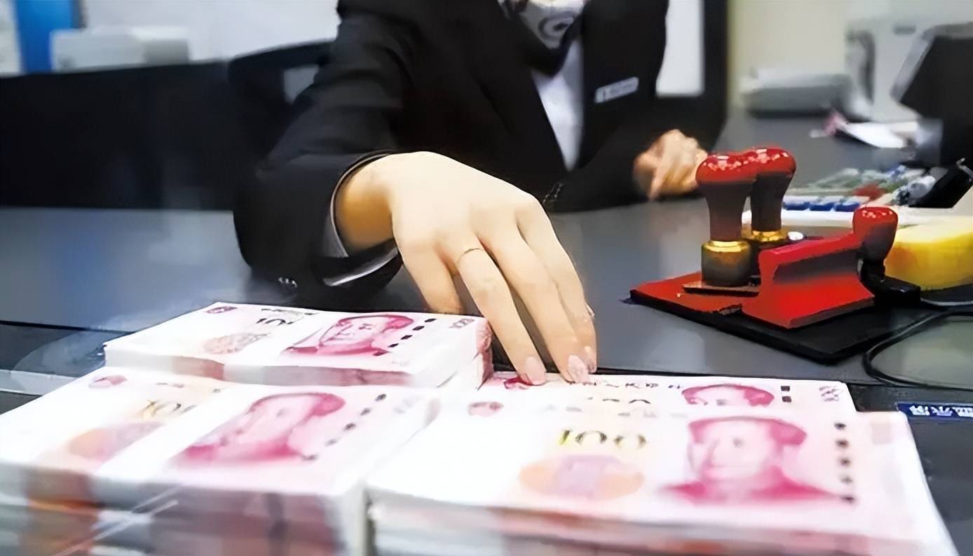 2013年浙江一大妈发现银行漏洞,一个月盗走银行5个亿,结局如何