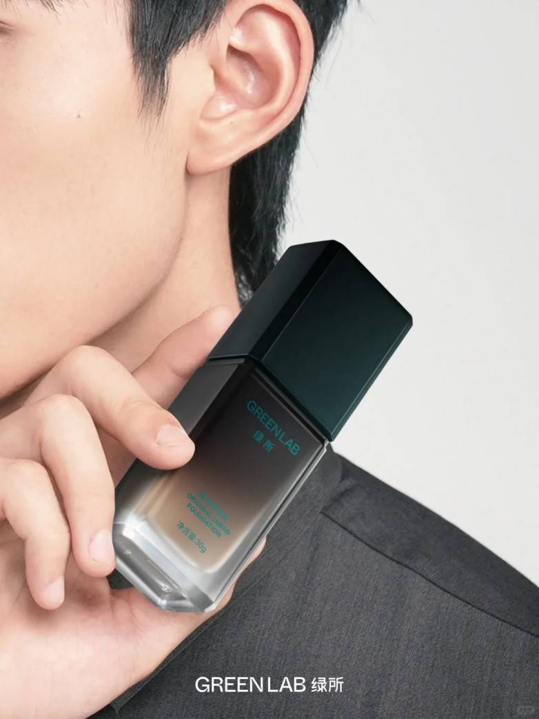 男士的职场社交货币:“体面感”如何被轻妆容重塑