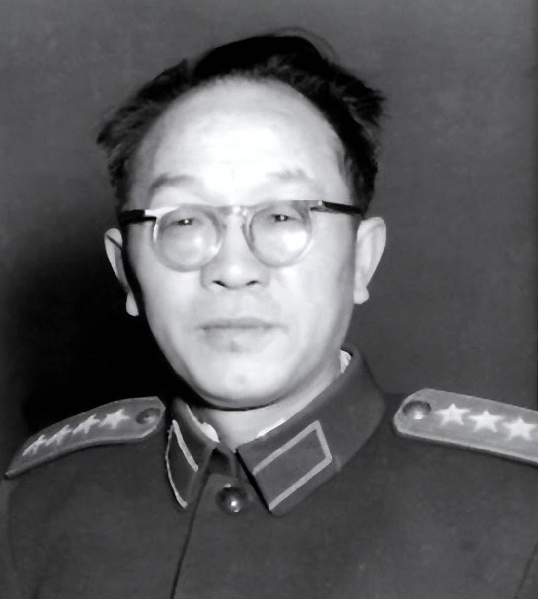 高某抄过黄克诚的家,黄克诚平反后,如何处置他