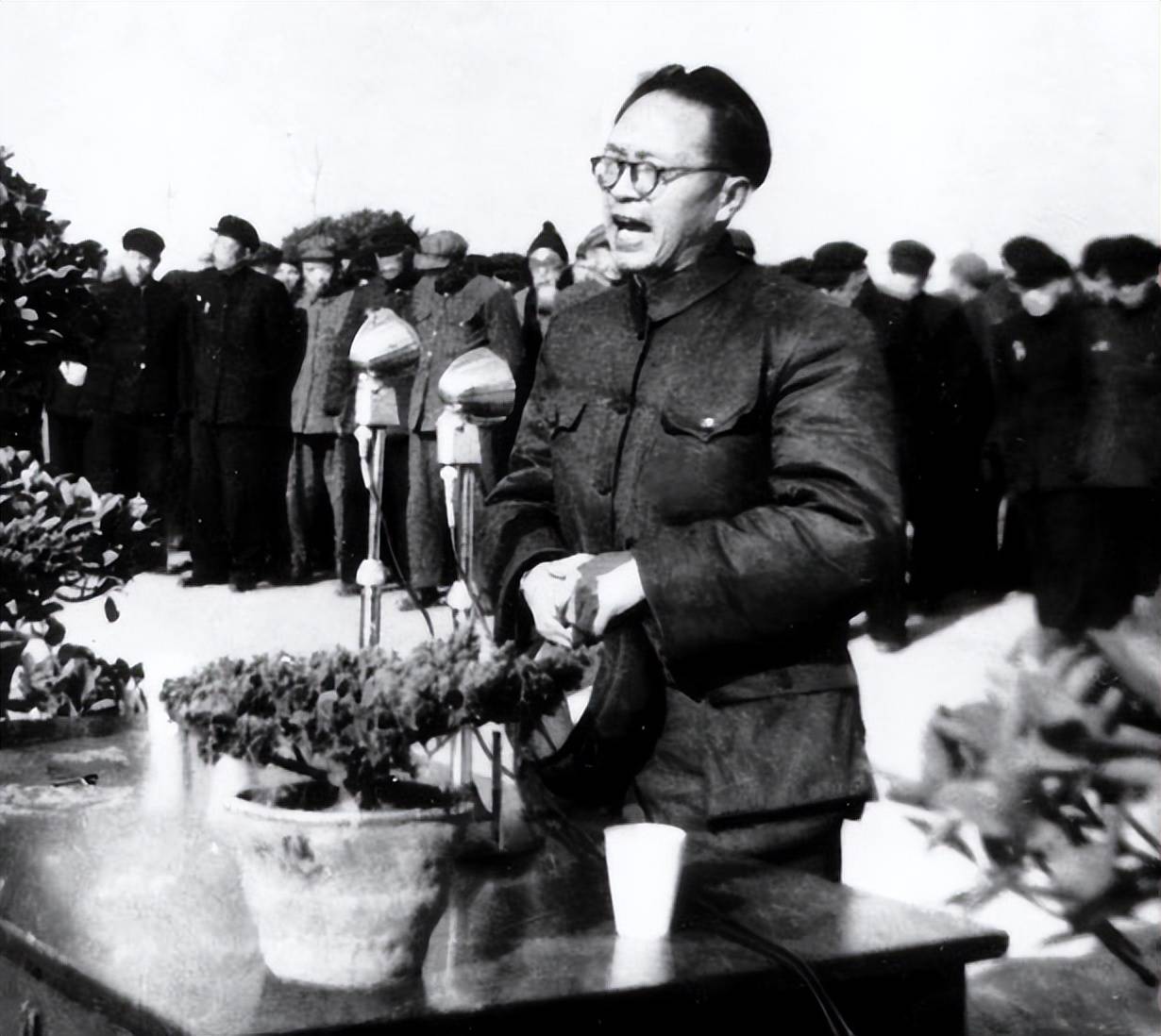 高某抄过黄克诚的家,黄克诚平反后,如何处置他