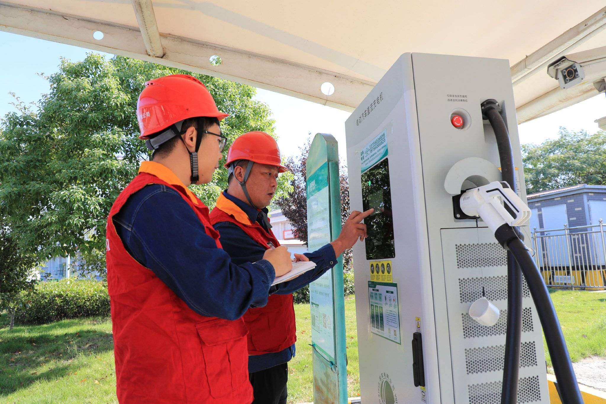 充电桩测试设备厂家如何选?关键指标与主流厂商解析