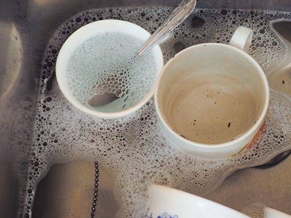 长期喝茶产生的茶垢该如何清洁