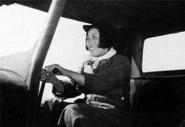 上世纪50年代,那个被印上人民币的女拖拉机手,后来怎么样了?
